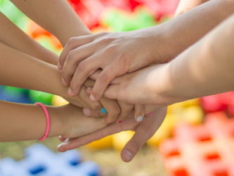 michal-jormoluk-pixabay-hands-400